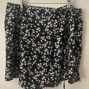 Floral Black and White Women's Skort